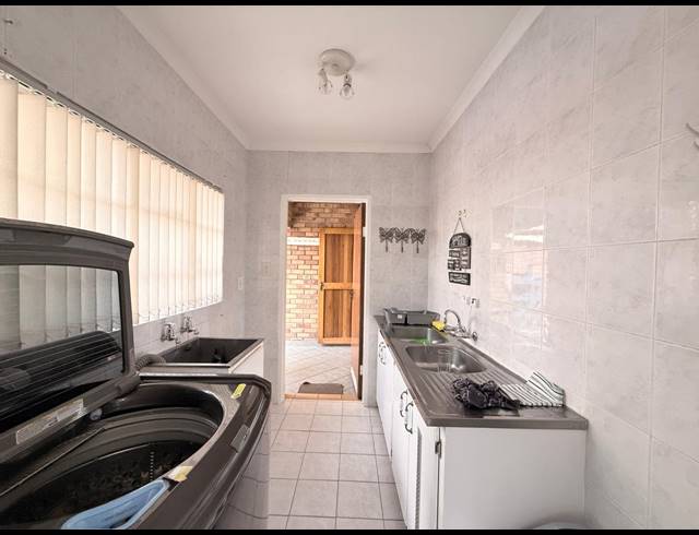 3 BEDROOM TOWNHOUSE FOR SALE IN AVIARY HILL